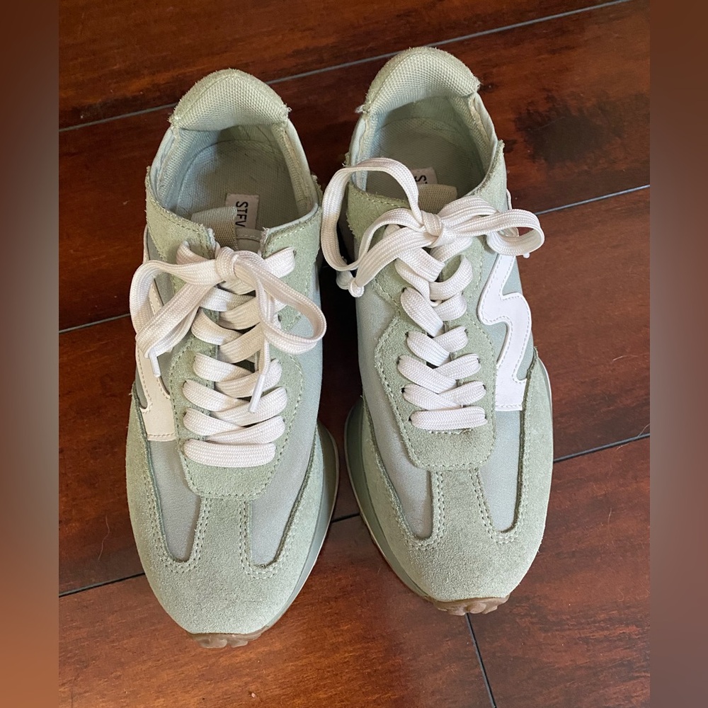 Steve Madden light green sneakers, size 6